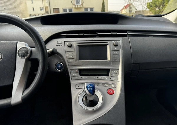 Toyota Prius cena 49999 przebieg: 147000, rok produkcji 2015 z Raszków małe 529